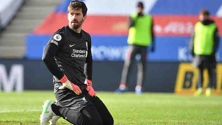 ¿Se despide del título? El nuevo blooper del arquero del Liverpool, que sufrió la tercera derrota seguida en Premier