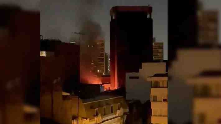 Incendio afectó edificio de barrio Lastarria: Oficinas del SernamEG y la Defensa Civil dañadas