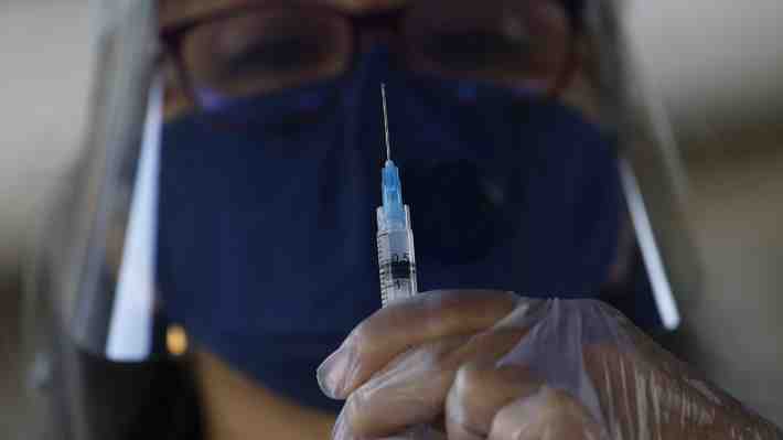 Minsal informa que Chile superó los 3,5 millones de personas vacunadas contra el coronavirus