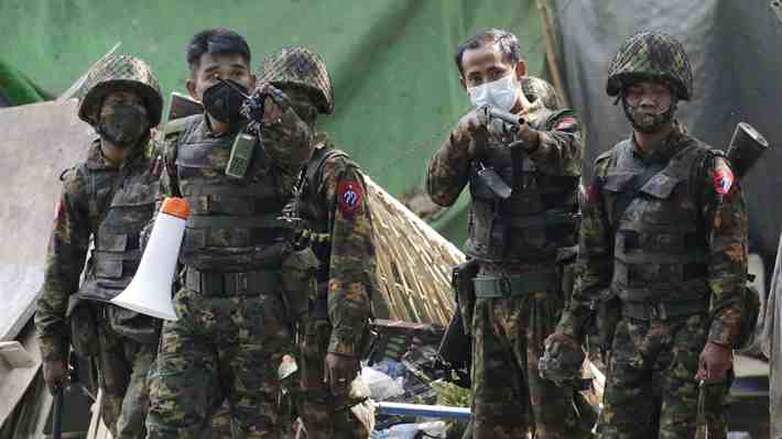 Al menos tres muertos en una nueva jornada de protestas en Myanmar