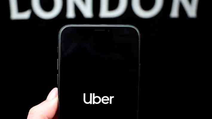Uber a partir de este miércoles comenzará a pagar salario mínimo y vacaciones a sus conductores en el Reino Unido