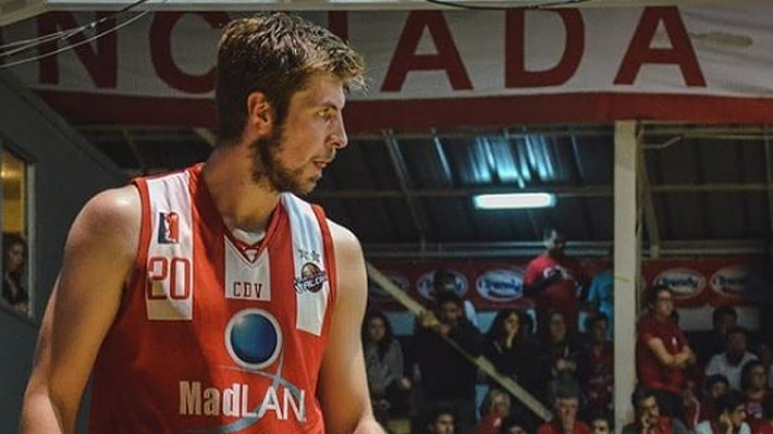 La batalla del capitán de la selección chilena de basquet contra las  penurias de la liga local 