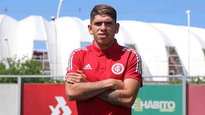 DT del Inter de Brasil llena de elogios a la "joya" Palacios: "Es el jugador chileno con más potencial, es imparable en el uno contra uno"