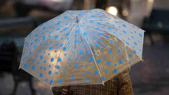 Sistema frontal llegará este fin de semana a la zona central: El domingo llovería en la RM