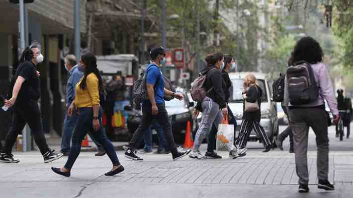 Las Condes la que más ha bajado sus casos activos: Las cifras de las comunas de la RM que salen de cuarentena