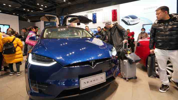 Tesla refuerza su equipo en China para mantener buenas relaciones con organismos reguladores