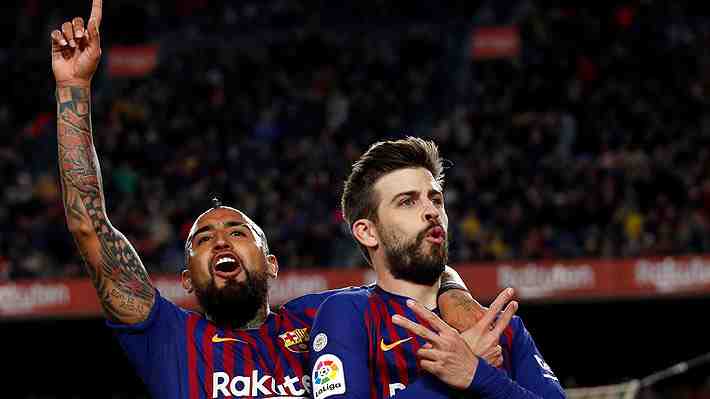 Vidal celebra su increíble récord de títulos y Piqué lo sorprende con hilarante mensaje... La respuesta del chileno