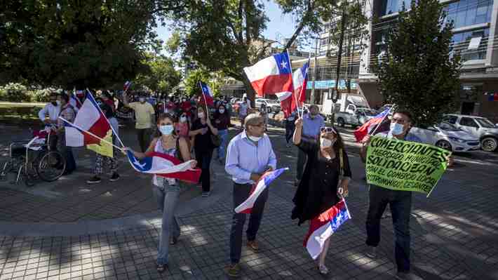 CNC pide respeto de aforos y "buscar alternativas" por filas en malls y destaca la idea de "pasaporte verde" para el sector