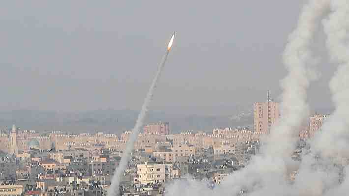 Hamas lanza cohetes e Israel responde con ataque aéreo: Reportan 20 muertos en Gaza