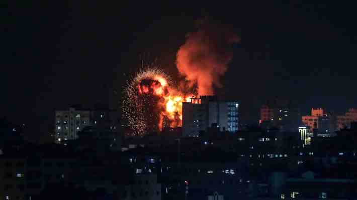 Israel dice haber atacado 130 blancos militares en Gaza y matado a 15 miembros de grupos armados
