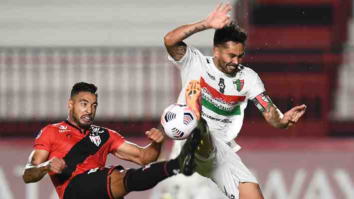 Palestino no aprovechó cuando tuvo uno más, empató y quedó eliminado de la Sudamericana aún con dos fechas por jugarse