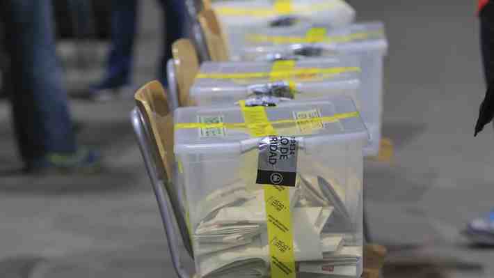 Autoridades electorales descartan falta de materiales relevantes para sellar urnas y esperan "una noche tranquila"