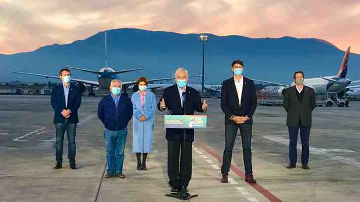 Presidente anuncia "pase de movilidad" para vacunados con ambas dosis: Permitirá viajes interregionales desde fase 2