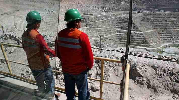 Huelga de trabajadores en minas de BHP en Chile cumple segundo día y empresa busca asegurar operación