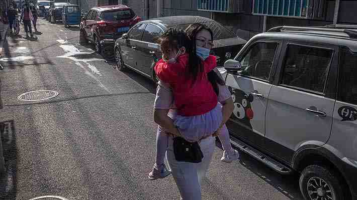 Autorización para tener un tercer hijo no entusiasma a parejas chinas: "No tenemos tanto dinero ni mucho lugar en casa"