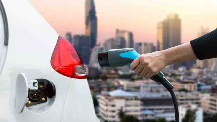 Estudio afirma que conductores europeos de vehículos eléctricos recorren más kilómetros que propietarios de autos a combustión
