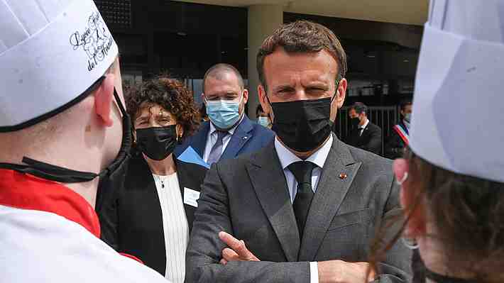 Hombre abofetea a Emmanuel Macron durante visita del Mandatario al sur de Francia