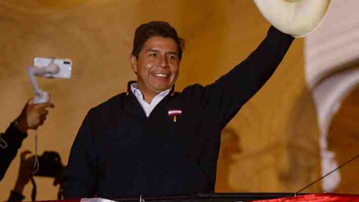 Elecciones en Perú: Castillo se queda con el primer lugar con el 100% de las actas procesadas