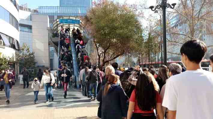 Último día sin cuarentena en la RM: Congestión vehicular y alta afluencia de personas a centros comerciales