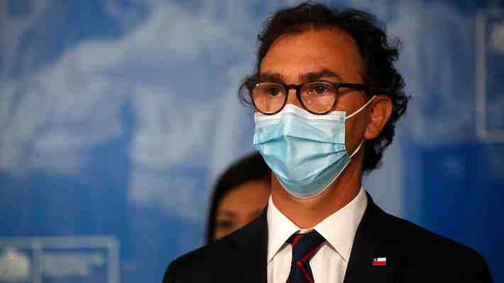 Ministro Figueroa valora propuesta del Colmed por clases presenciales y critica negativa del Colegio de Profesores