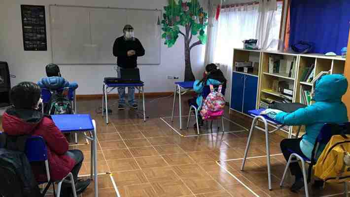 Encuesta evidencia que 60% de los estudiantes de la comuna de Santiago quieren volver a clases presenciales