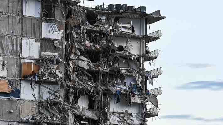 Edificio se derrumba parcialmente en Miami y deja al menos una persona fallecida