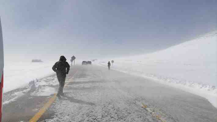 Video: Personal del Gope rescata a 27 personas atrapadas en la cordillera de Antofagasta