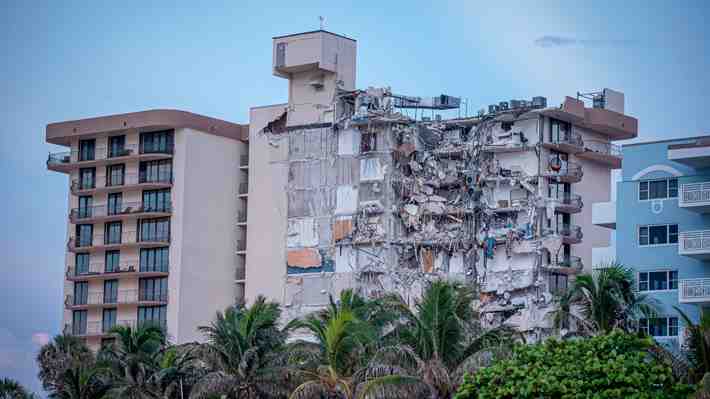 Reportan 51 desaparecidos por derrumbe de edificio en Miami: Buscan a 6 paraguayos y 4 argentinos