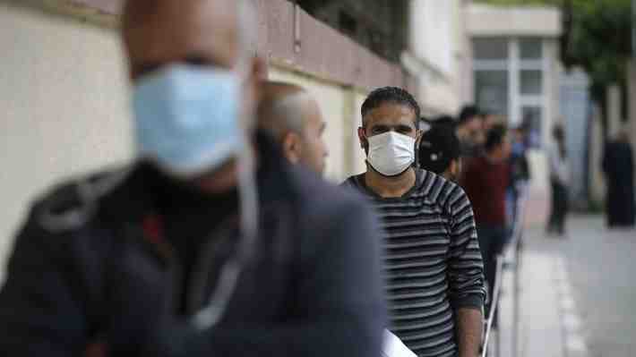 Israel reinstaura uso de mascarilla en lugares públicos cerrados ante repunte de casos covid-19 por variante Delta