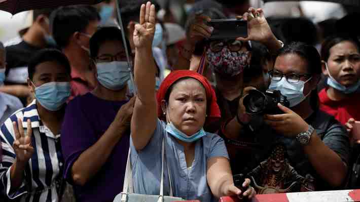 Myanmar liberará a más de 5.000 manifestantes encarcelados desde el golpe de Estado | Emol.com