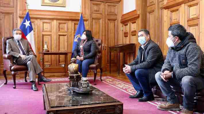 Presidente de la Corte Suprema se reúne con Fabiola Campillai en el palacio de tribunales