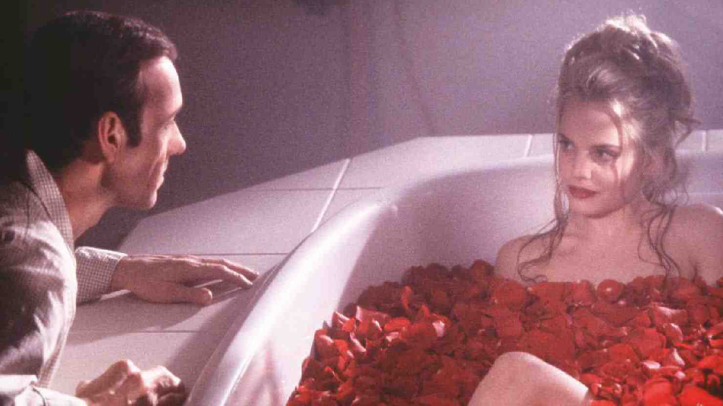 Actriz de "Belleza Americana" confiesa haber sufrido episodios de abuso sexual: "Sentía que no era digna de una vida diferente"