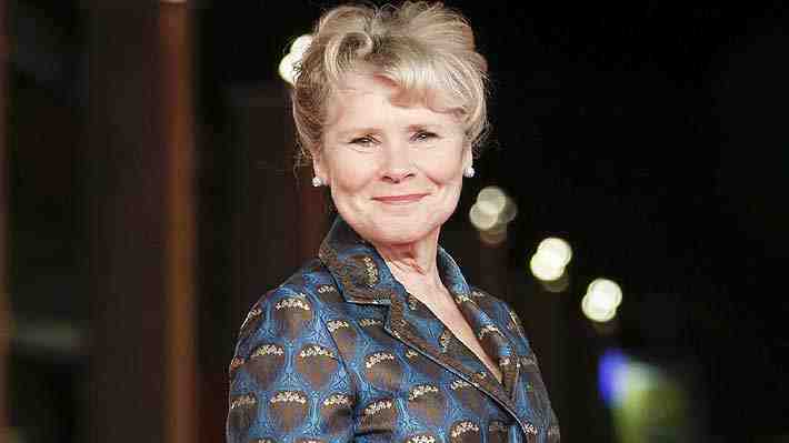 Revelan la primera imagen de Imelda Staunton como Isabel II para la quinta temporada de “The Crown”