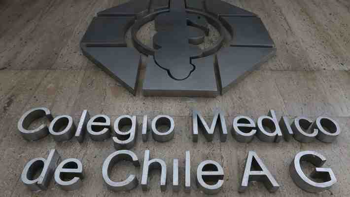 Trabajadores del Colegio Médico acusan prácticas antisindicales y estudian demanda contra directiva liderada por Izkia Siches