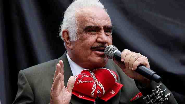 Vicente Fernández está "grave pero estable" tras sufrir un traumatismo en la columna vertebral producto de una caída