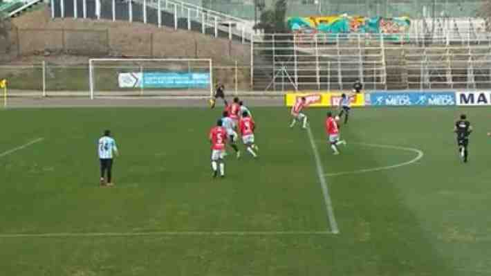 "Son un desastre": Mira las imágenes del increíble gol que validaron en la Primera B y que estaba más de 3 metros offside