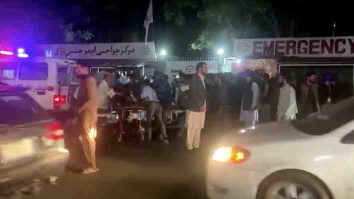 Sigue tensión cerca de aeropuerto de Kabul y el Pentágono confirma muerte de 12 soldados de EE.UU. tras bombazos