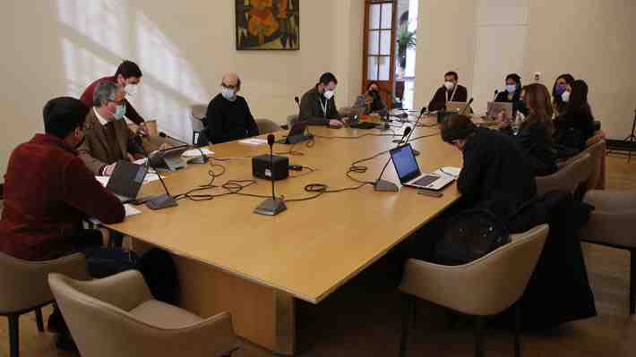 El inesperado protagonismo de los secretarios ante la falta de experiencia de los constituyentes