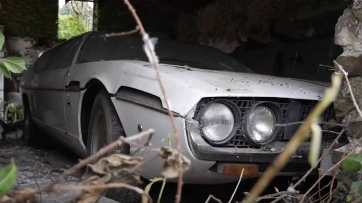 Hallan un Lamborghini Espada que estuvo por más de 30 años abandonado en un  viejo granero 