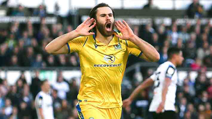 Brereton está en llamas... Mira el doblete que anotó en Inglaterra