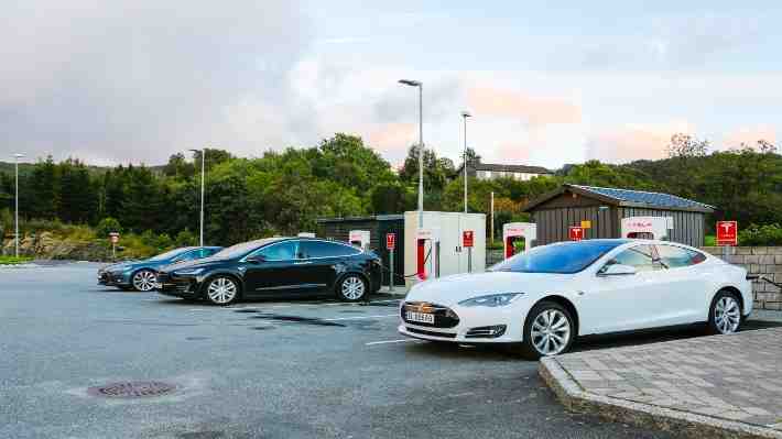 Noruega cierra 2021 como el país con mayor proporción de coches eléctricos del mundo per cápita