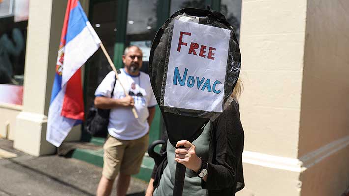 Antivacunas se congregaron frente al hotel donde está Novak Djokovic en  Australia para manifestarle su apoyo | Emol.com