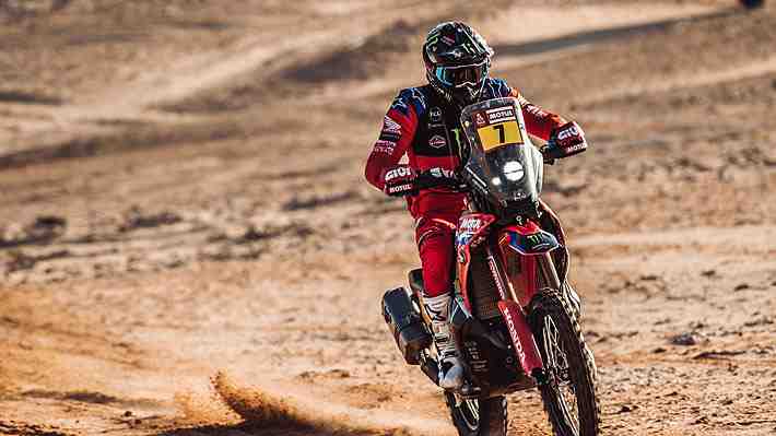Pablo Quintanilla sube un puesto en la General de las motos del Dakar