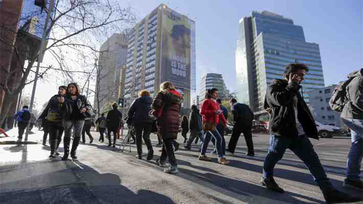 Estudio CMF: Nivel de deuda bancaria de chilenos cayó 13,6% en 2021 producto de ayudas fiscales y retiros previsionales