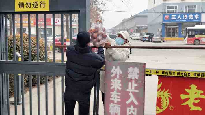 Mujer quedó confinada con su cita a ciegas en Zhengzhou ante el aumento de la variante Ómicron en China