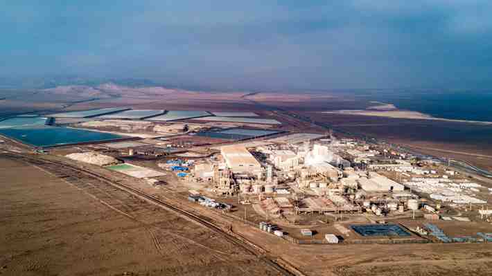 Gobierno finalmente adjudica discutida licitación del litio a dos empresas: SQM y Albemarle quedaron fuera