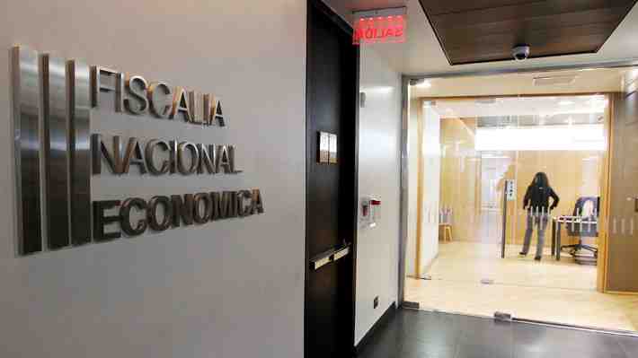 Tras dos casos de "interlocking" y críticas al mercado del gas por parte de la FNE: ¿Cómo está la libre competencia en Chile?