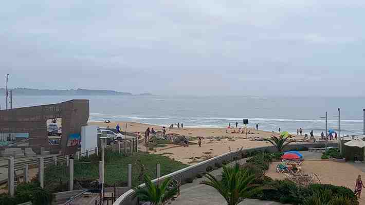 "Salir del agua y la arena": la solicitud de las autoridades que pide evacuar playas en regiones del país