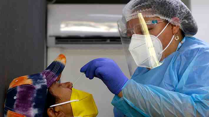Seremi de Salud de Arica anuncia sanciones para casos positivos de covid-19 que asistan a la toma de PCR
