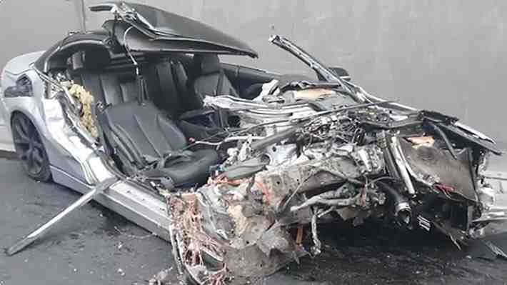 Mujer muere al impactar vehículo en que viajaba con camión recolector de basura en Vespucio Sur
